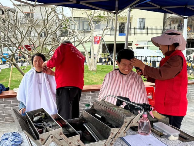 三大专区精准“摆摊”，坪山社区以“一站式”服务点亮APEC文明底色