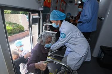 浙江湖州市南浔区:移动体检车让乡村百姓享受便捷健康体检