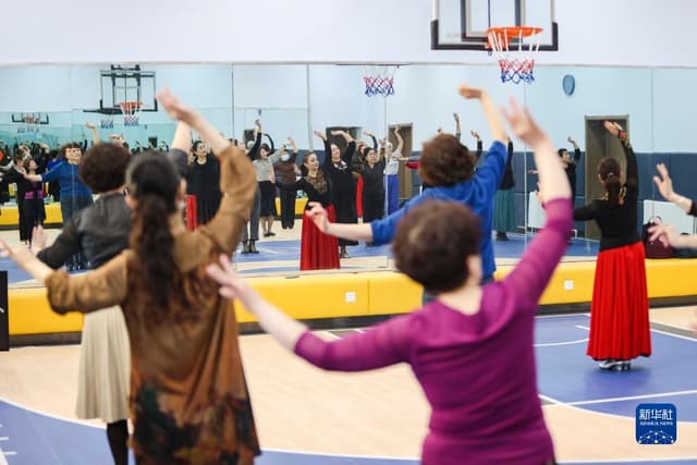 新疆:“银龄学堂”让老人老有所学